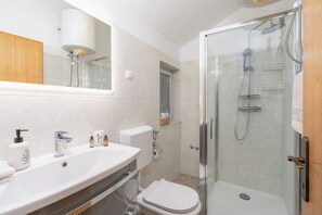 Apartment (A2) | Bathroom - Apartments Mari (Zadar)