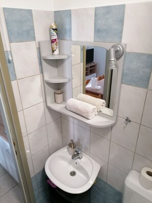 Apartment (A1) | Bathroom | Shower - Apartments Mari (Nin)