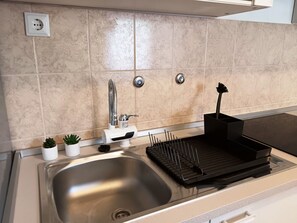 Apartamento (A1) | Cocina privada | Frigorífico, horno, placa de cocina y utensilios de cocina