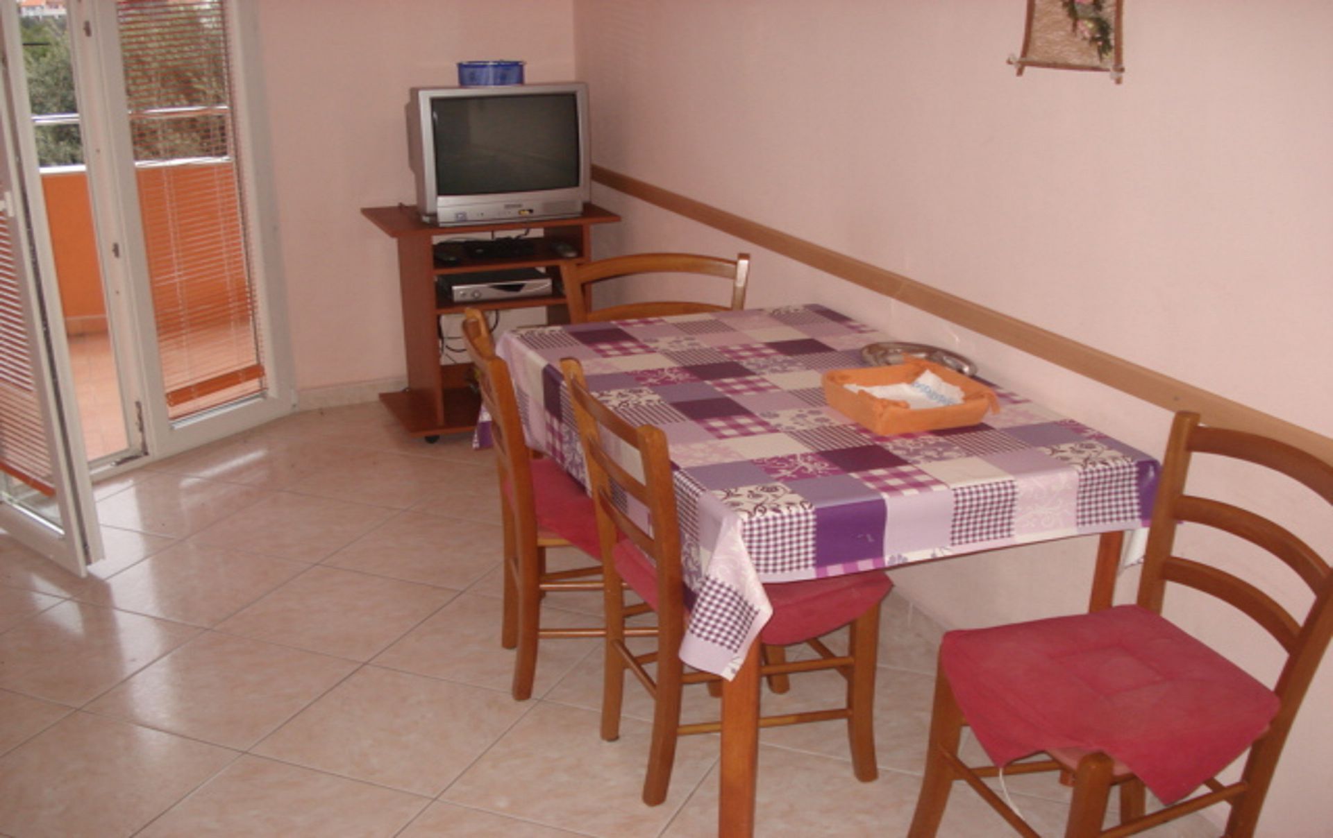 Apartment (A1) | Dining