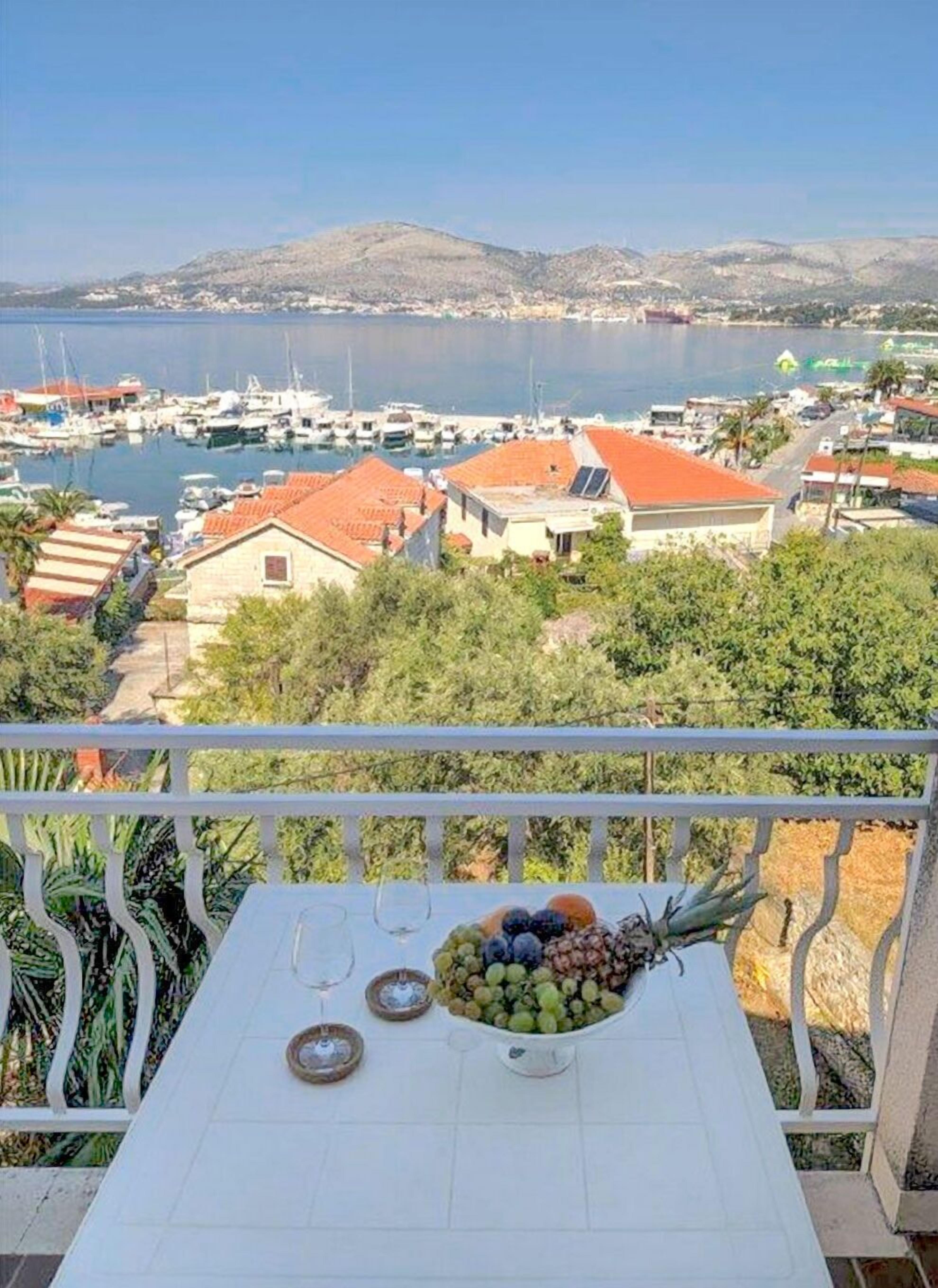 Apartment (A6) | Balkon