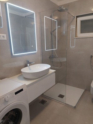 Huoneisto (A1) | Kylpyhuone | Suihku, vessapaperi