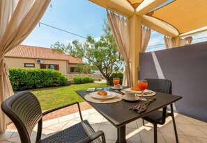 Terrace/patio - Apartments Bosko (Nin)