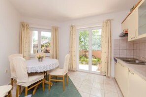 Apartment (A1) | Private kitchen | Fridge, microwave, stovetop, espresso maker - Apartments Dragan (Tisno)