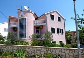 Kiến trúc tòa nhà