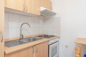Apartment (A6) | Eigene Küche | Kühlschrank, Ofen, Herdplatte, Espressomaschine