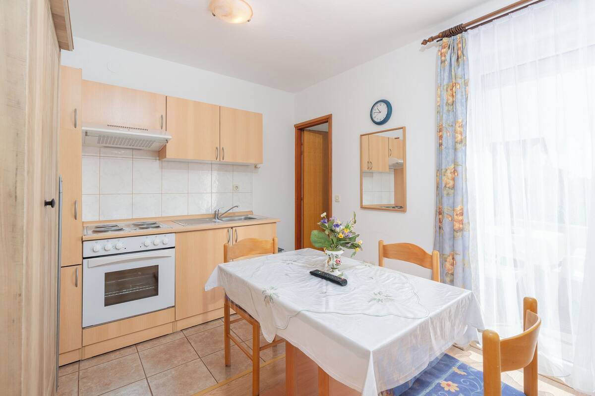 Studio (A5) | Private kitchen | Fridge, oven, stovetop, espresso maker