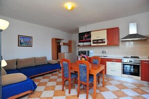 公寓 (A3) | 客厅 | 智能电视、DVD 播放器