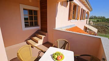 Apartment (A5) | Balkon
