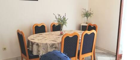 Apartment (A1) | Dining