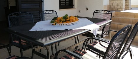 อพาร์ทเมนท์ (A1) | ลานระเบียง/นอกชาน