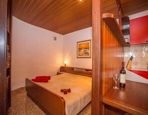 Free WiFi - Apartments and Room Anita (Selca)