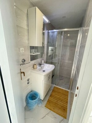 Apartment (A1) | Bathroom | Shower - Apartments Sea View (Gradac)