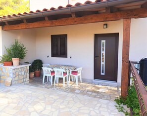 Apartment (A1) | Terrace/patio - Apartment Roko (Vis)