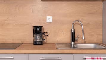 Lejlighed (A3) | Privat køkken | Køleskab, kogeplade, espressomaskine, elkedel