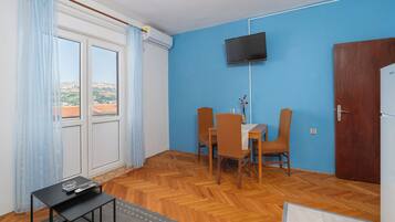 Apartment (A3) | Dining
