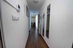 Apartment (A2) | Hallway - Apartment Ivona (Omisalj)