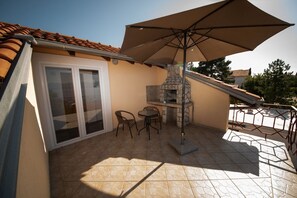 Apartment (A2) | Terrace/patio - Apartment Ivona (Omisalj)
