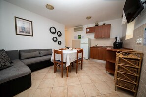 Apartment (A1) | Living room - Apartment Ivona (Omisalj)