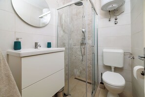 Apartment (A1) | Bathroom | Towels - Apartments Tatjana (Rab)