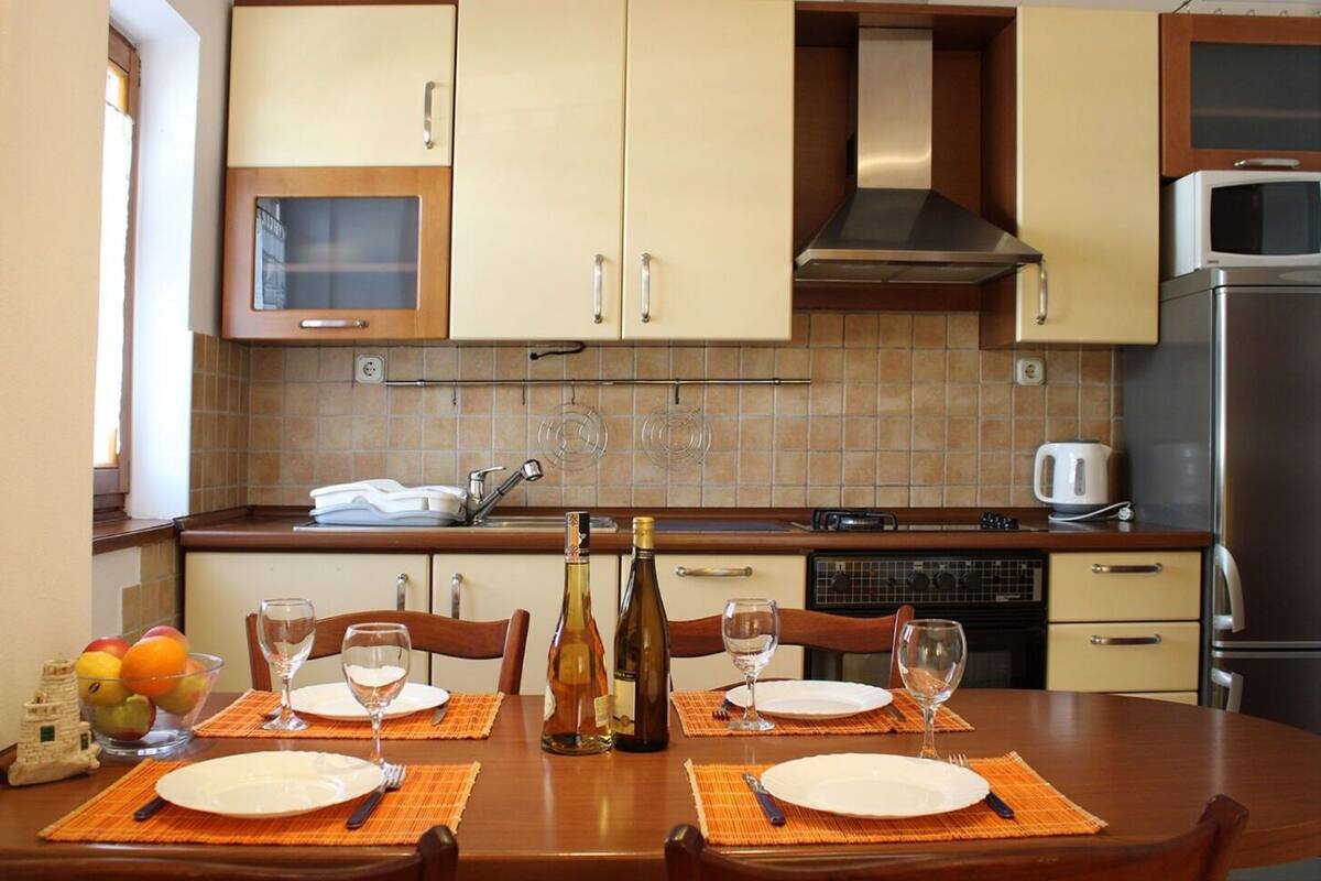 아파트 (A4) | 전용 주방 | 냉장고, 쿡탑, 전기 주전자, 조리 도구/접시/주방 기구