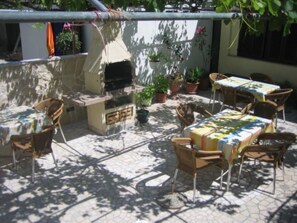 BBQ/picnic Area - Apartment Lina (Pag)