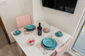 Studio (A2) | Dining - Apartment Don (Pag)