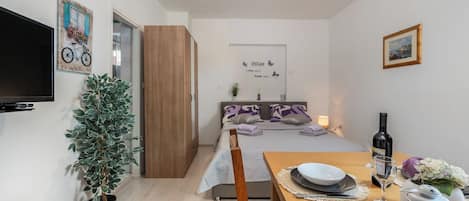 Studio (A1) | Interior