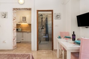 Studio (A2) | Interior