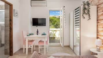 Studio (A2) | Interior