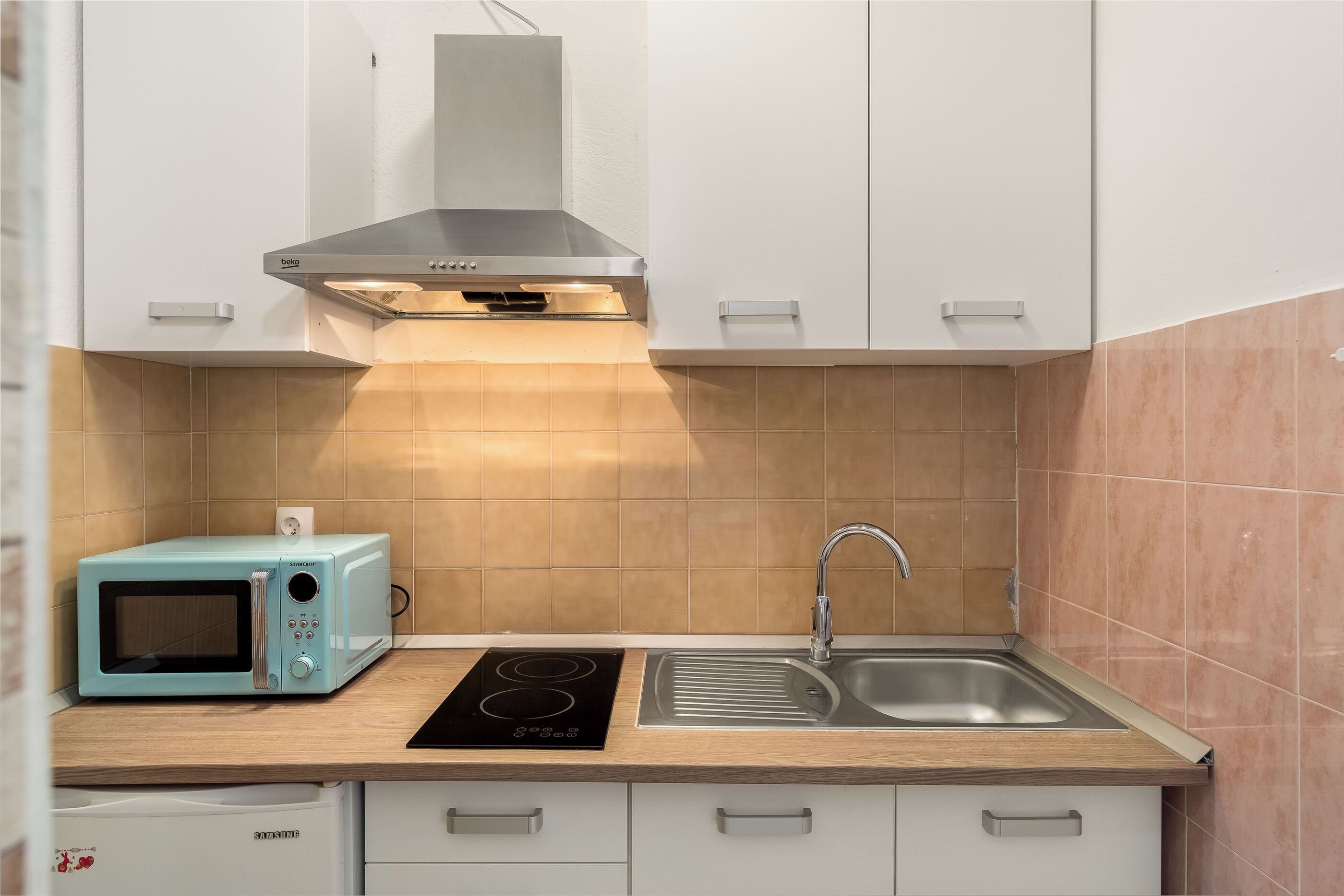 Studio (A2) | Private kitchen | Fridge, stovetop, electric kettle, toaster