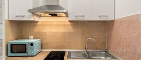 Studio (A2) | Cuisine privée | Réfrigérateur, plaque de cuisson, bouilloire électrique, grille-pain