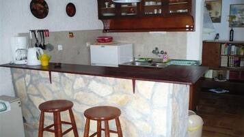 Apartment (A1) | Private kitchen | Fridge, espresso maker, toaster, cookware/dishes/utensils