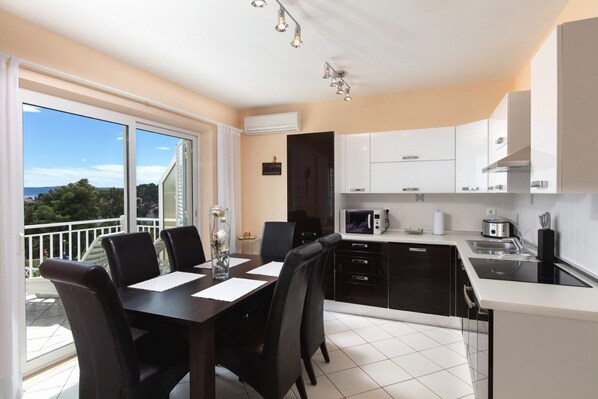 Nhà | Bếp riêng | Tủ lạnh, lò vi sóng, lò nướng, bếp nấu