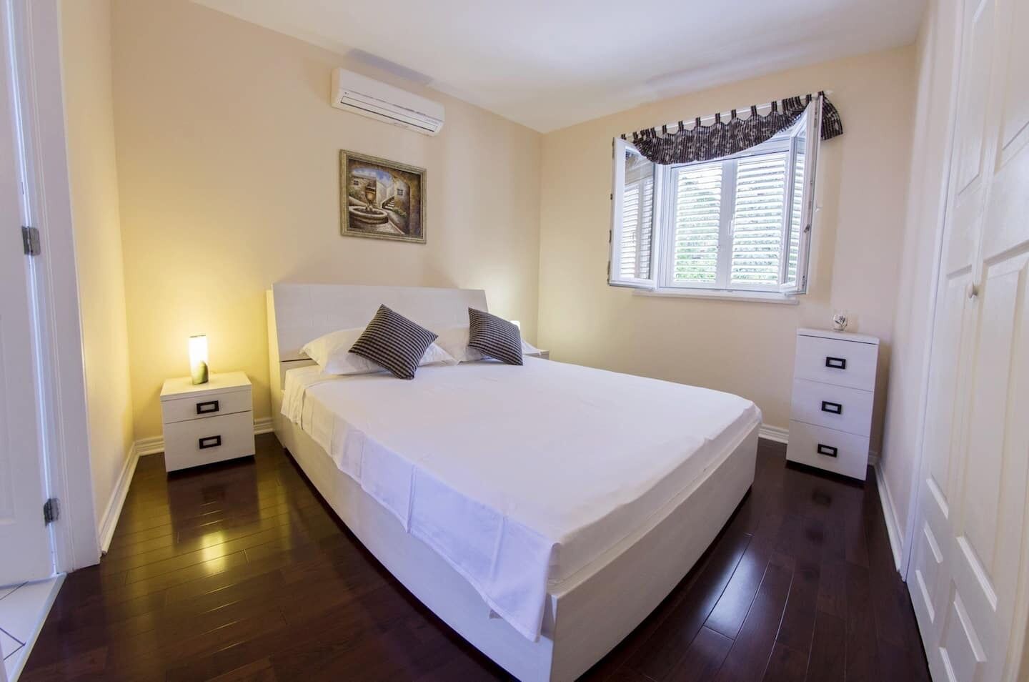 House | Iron/ironing board, free WiFi