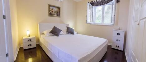 House | Iron/ironing board, free WiFi