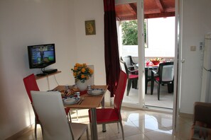 Apartment (A2) | Dining - Apartments Central (Okrug)
