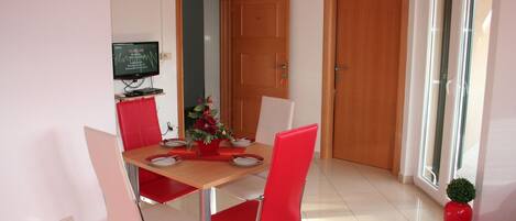 Apartment (A1) | Dining