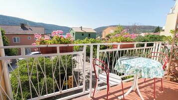 Apartment (A2) | Balkon