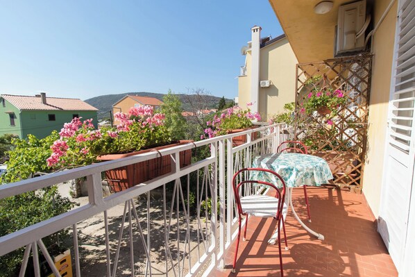 อพาร์ทเมนท์ (A2) | ระเบียง