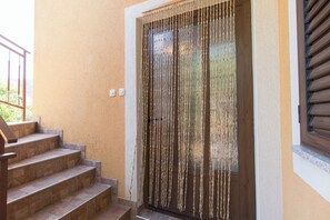 อพาร์ทเมนท์ (A2) | บริเวณภายนอก