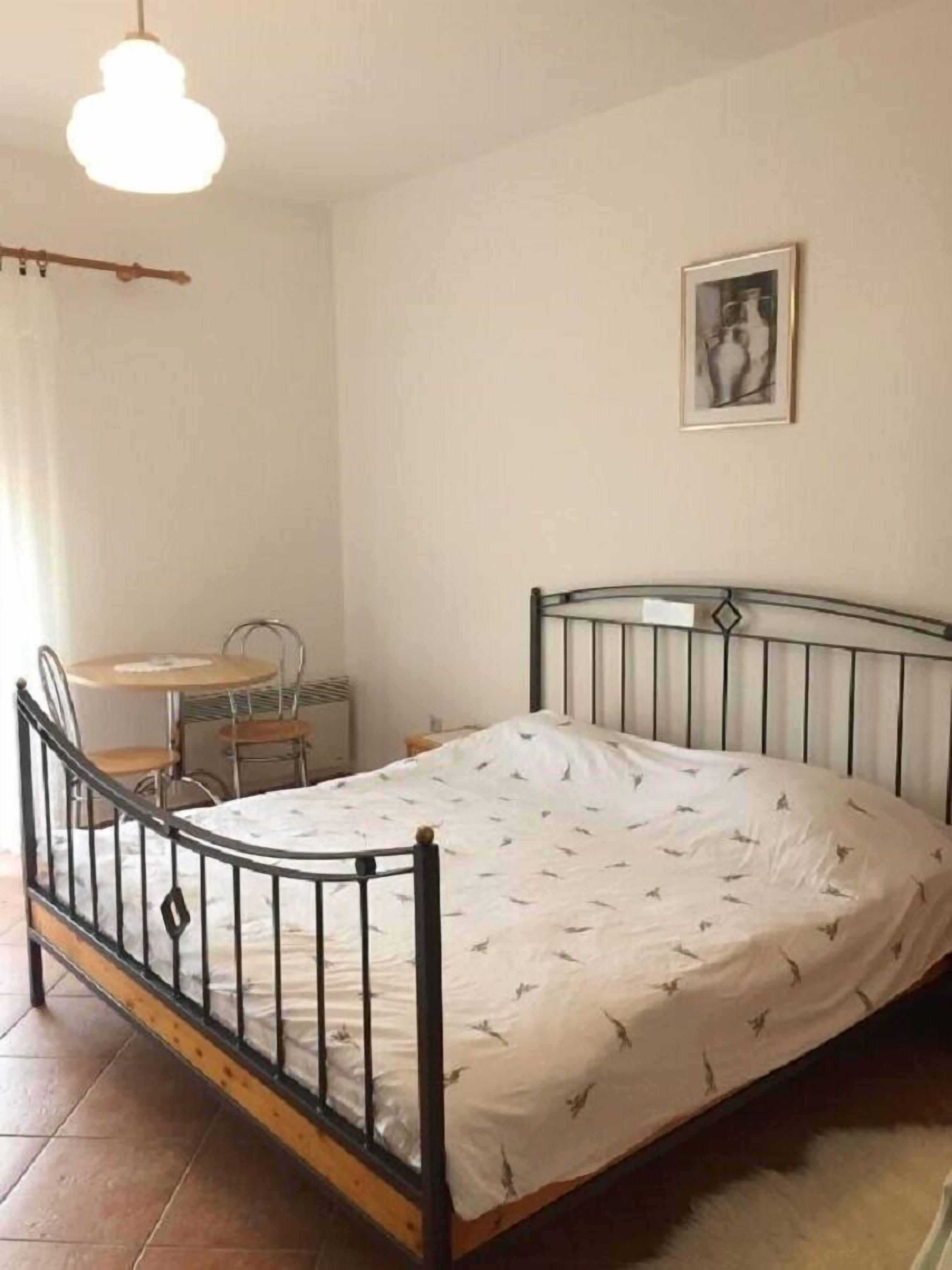 Room (S2) | Free WiFi