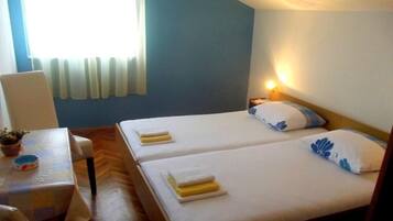 Room (S2) | Free WiFi