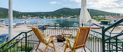 House | Terrace/patio