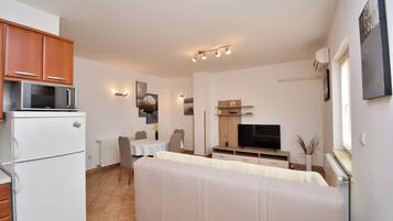 Lejlighed (A1) | Privat køkken | Køleskab, mikrobølgeovn, ovn, kogeplade