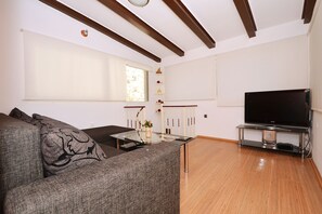 Apartment (A1) | Living room | DVD player - Apartment Irvin (Trogir)