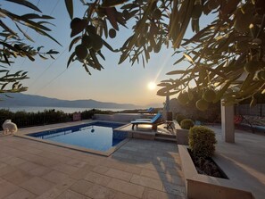 Hồ bơi ngoài trời 