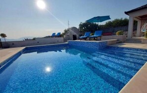 Piscine extérieure