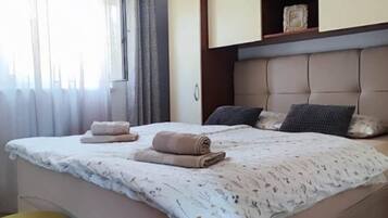 House | Iron/ironing board, free WiFi