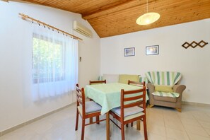 Apartment (A2) | Private kitchen | Fridge, stovetop, espresso maker, electric kettle - Apartment Luce (Mali Losinj)